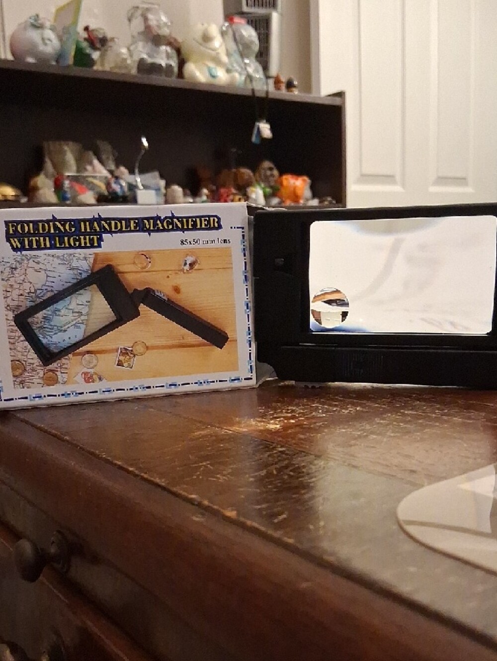 Folding Handle Magnifier with Light - Black - Picture 2 of 3